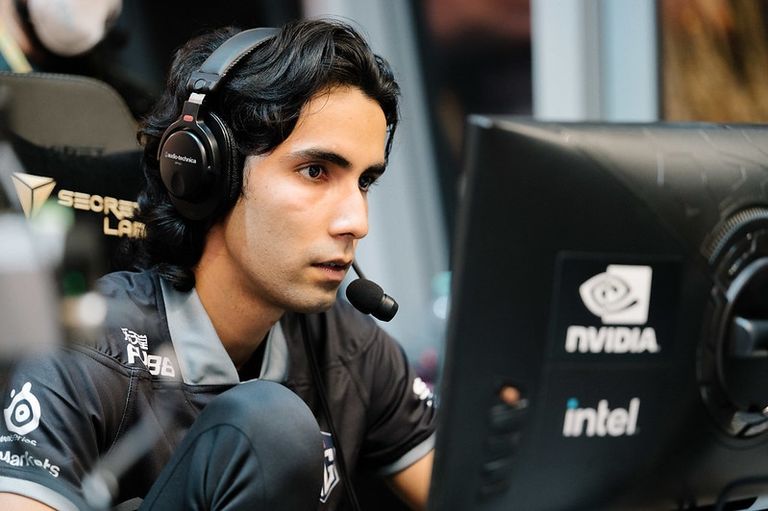 CS analyst and commentator Pimp tells his story in the new documentary series Away From Keyboard