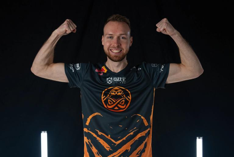 CS analyst and commentator Pimp tells his story in the new documentary series Away From Keyboard