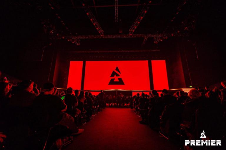 blast arena fall final crowd