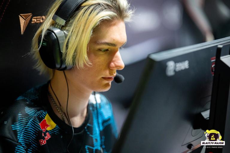 CS analyst and commentator Pimp tells his story in the new documentary series Away From Keyboard 