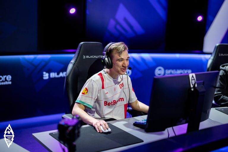 CS analyst and commentator Pimp tells his story in the new documentary series Away From Keyboard 